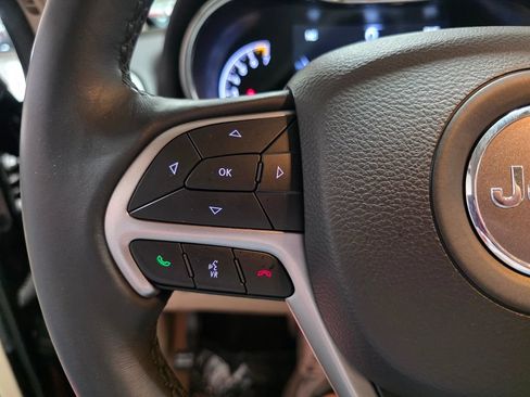 Used 2019 Jeep Grand Cherokee Laredo AWD/4WD image 26