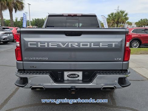 Used 2022 Chevrolet Silverado 1500 LTZ w/ LTZ Convenience Package II AWD/4WD image 4