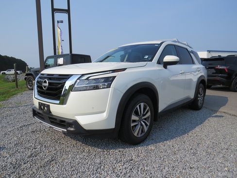 Used 2023 Nissan Pathfinder SL AWD/4WD image 5