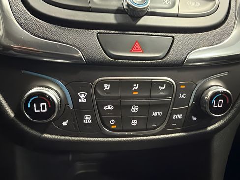 Used 2020 Chevrolet Equinox LT FWD image 22