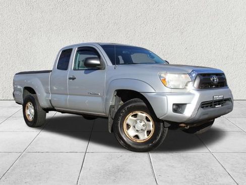 Used 2013 Toyota Tacoma 4x4 Access Cab image 2