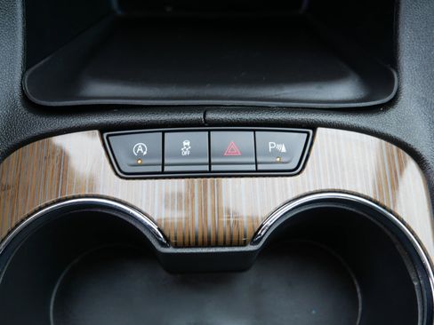 Used 2023 GMC Acadia SLE w/ Driver Convenience Package image 32