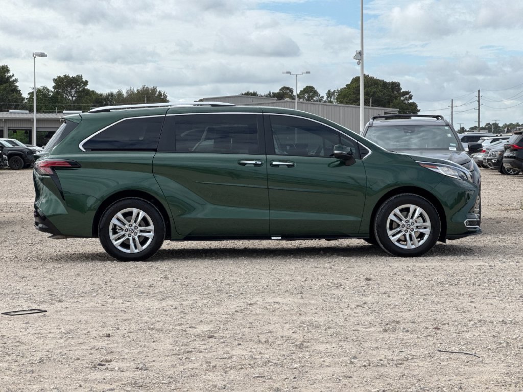 Used 2026 Toyota Sienna Limited AWD/4WD image 7