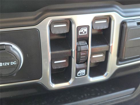 Certified 2020 Jeep Wrangler Unlimited Sahara AWD/4WD image 33