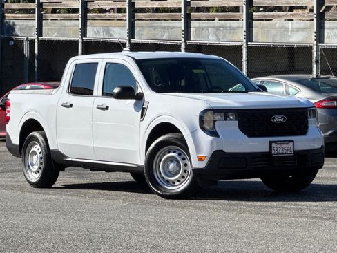 Used 2025 Ford Maverick XL w/ Equipment Group 102A image 2