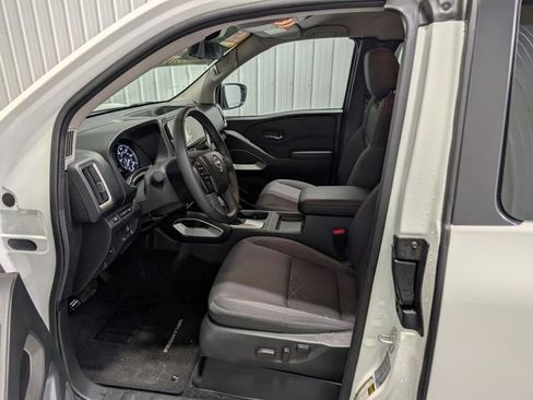 Used 2025 Nissan Frontier SV w/ SV Convenience Package image 12
