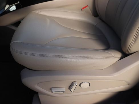 Used 2022 Lincoln Nautilus FWD w/ Premium Package image 17