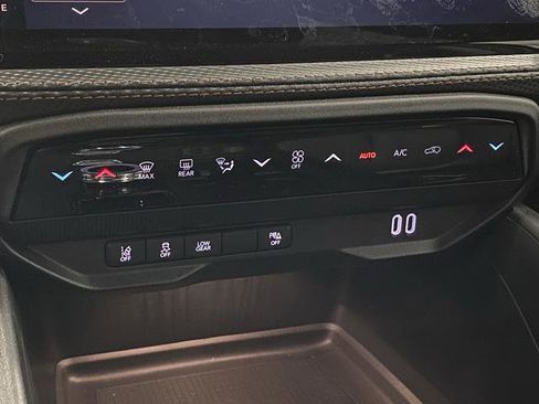 New 2026 Jeep Cherokee Overland w/ Trailer Tow Group image 43