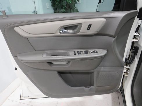 Used 2014 Chevrolet Traverse LS image 23