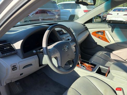 Used 2011 Toyota Camry XLE w/ XLE Extra-Value Pkg #2 FWD image 19