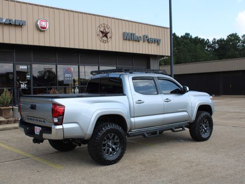 Used 2023 Toyota Tacoma SR5 AWD/4WD image 7