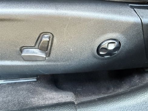 Used 2016 Chrysler 300 S image 21