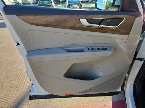 New 2026 Volkswagen Atlas SE image 12