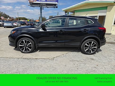 Used 2017 Nissan Rogue Sport SL image 2