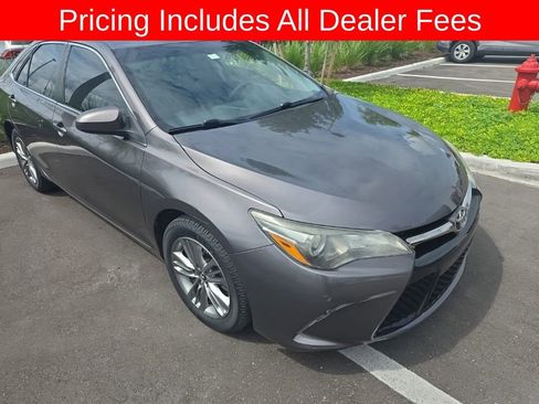 Used 2015 Toyota Camry SE FWD image 2