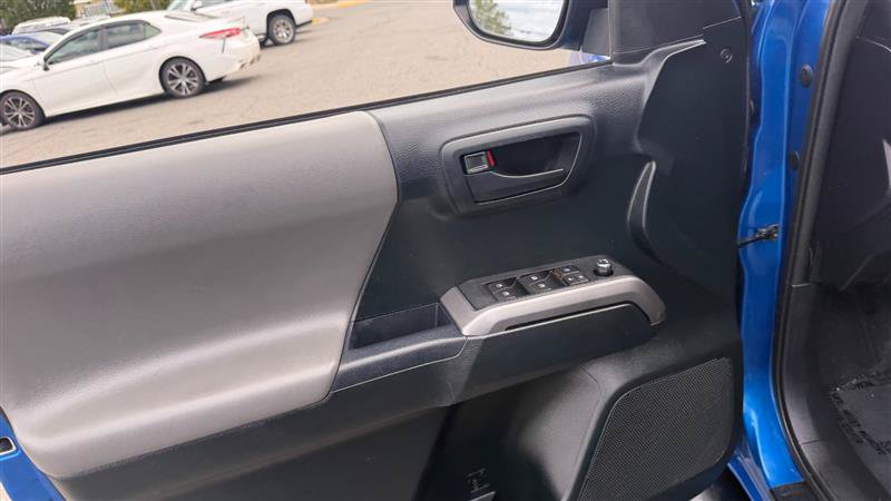 Used 2017 Toyota Tacoma SR5 AWD/4WD image 25