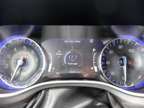 Used 2023 Chrysler Pacifica Touring-L image 32