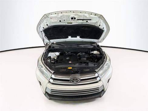 Used 2019 Toyota Highlander XLE image 26