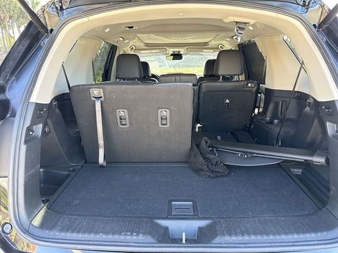 Used 2024 Honda Pilot Touring image 13