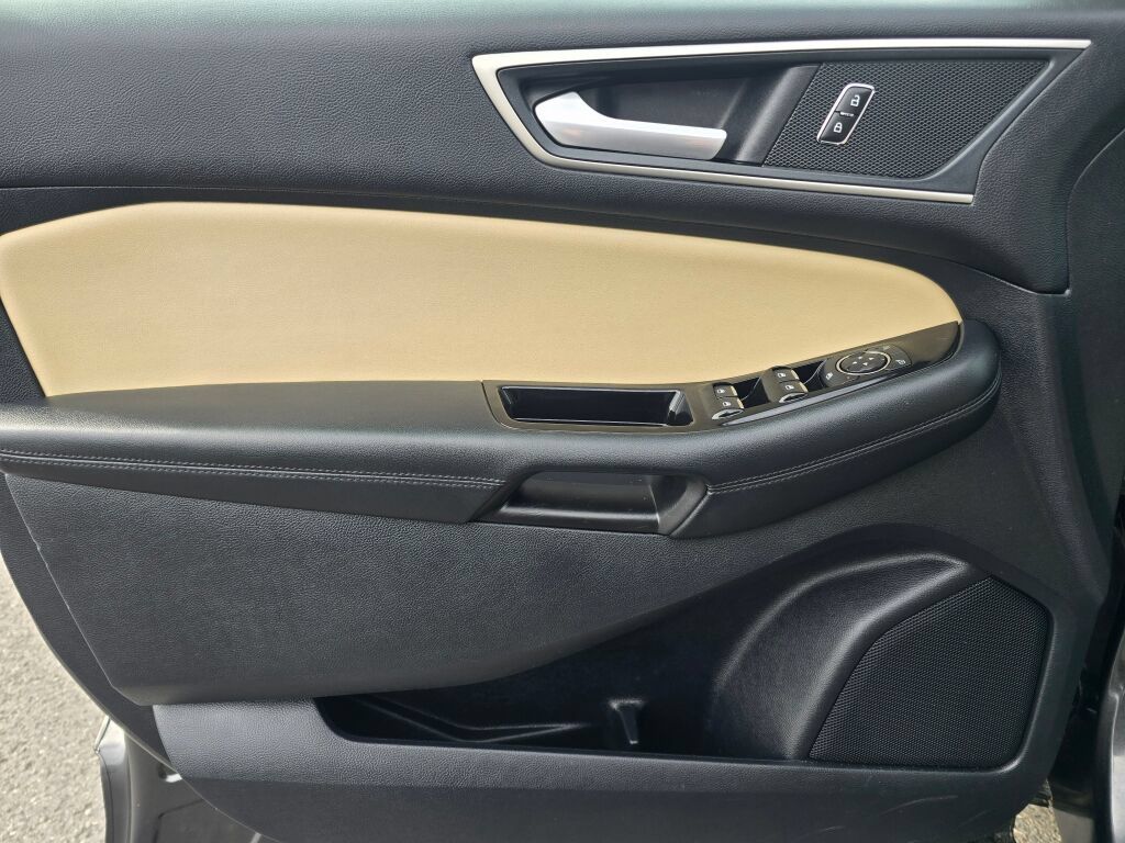 Used 2019 Ford Edge SEL w/ Equipment Group 201A FWD image 17