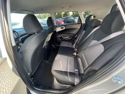 Used 2025 Kia Soul LX w/ LX Technology Package image 23