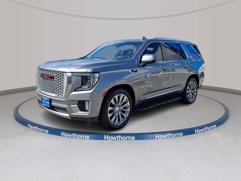 Used 2024 GMC Yukon Denali w/ Advanced Technology Package AWD/4WD image 3