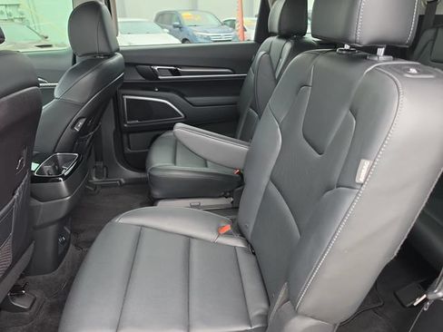 Used 2024 Kia Telluride S FWD image 11
