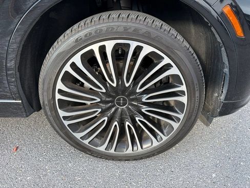 Certified 2025 Lincoln Aviator Black Label AWD/4WD image 10