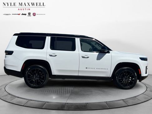 New 2026 Jeep Grand Wagoneer Summit AWD/4WD image 17