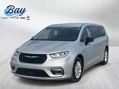 Used 2024 Chrysler Pacifica Touring-L