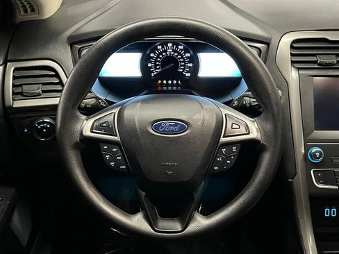 Used 2020 Ford Fusion SE FWD image 8