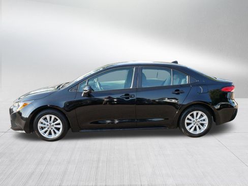 Used 2025 Toyota Corolla LE w/ LE Premium Package FWD image 4