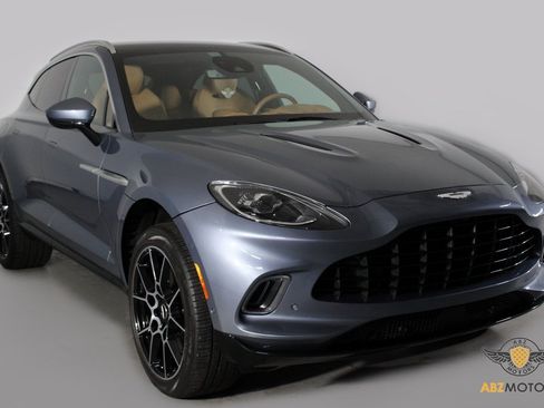 Used 2021 Aston Martin DBX image 2