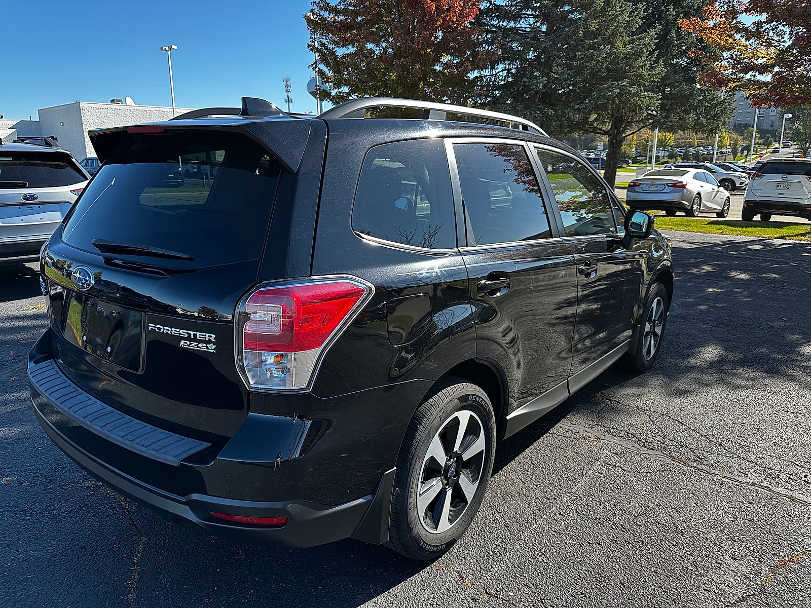 Used 2017 Subaru Forester 2.5i Premium AWD/4WD image 3