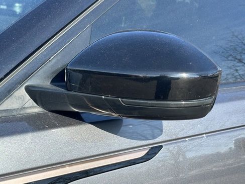 Used 2018 Land Rover Range Rover Velar R-Dynamic SE image 12