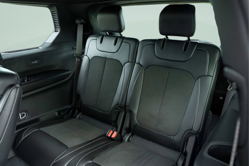 Used 2024 Jeep Grand Cherokee L Laredo RWD image 17