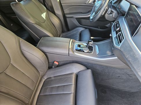 Used 2022 BMW X5 xDrive40i w/ Premium Package image 16