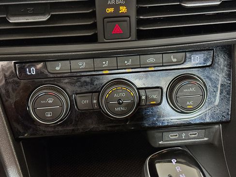 Used 2024 Volkswagen Jetta SE w/ Panoramic Sunroof Package FWD image 23