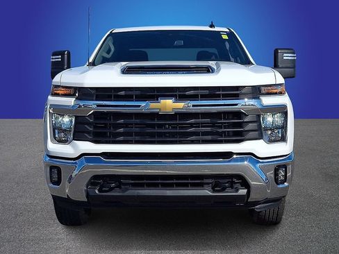 Used 2025 Chevrolet Silverado 2500 LT w/ Convenience Package AWD/4WD image 2