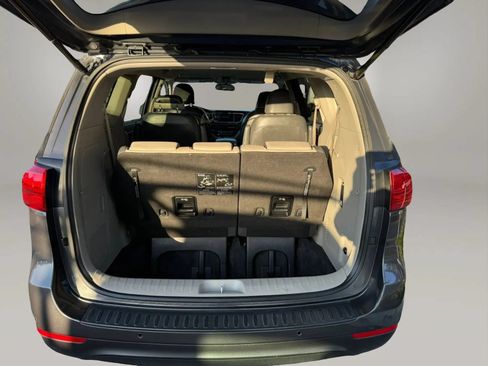 Used 2018 Kia Sedona SX FWD image 10