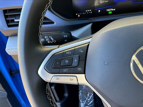 Certified 2024 Volkswagen Taos SE image 18