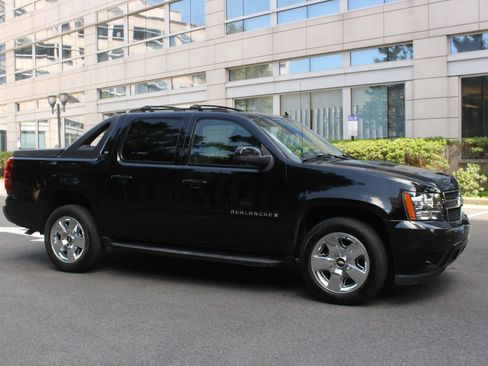 Used 2007 Chevrolet Avalanche LT w/ LT Preferred Equipment Group AWD/4WD image 2
