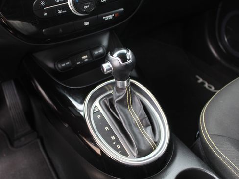 Used 2015 Kia Soul + w/ Audio Package FWD image 41