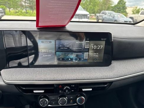 Certified 2025 Nissan Kicks SV AWD/4WD image 60