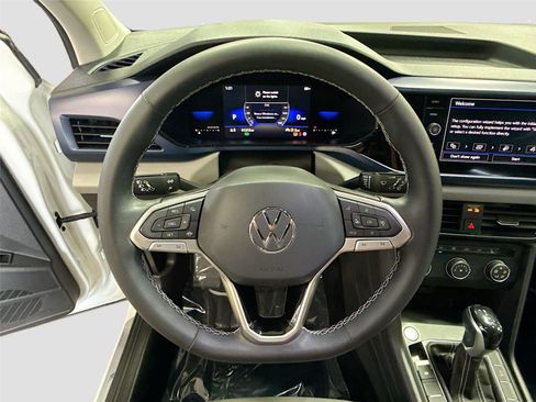 Used 2022 Volkswagen Taos SE image 11