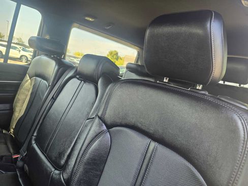 Used 2024 Jeep Wagoneer Series II w/ Flexible Seating Group RWD image 19
