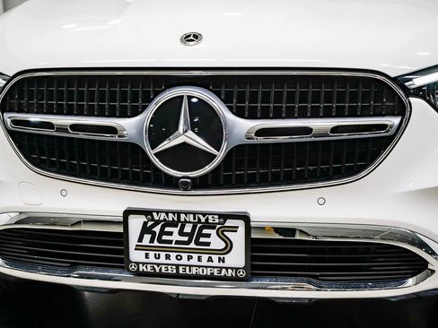 Used 2025 Mercedes-Benz GLC 300 image 8