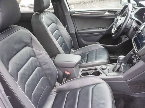 Used 2019 Volkswagen Tiguan SEL Premium R-Line image 16