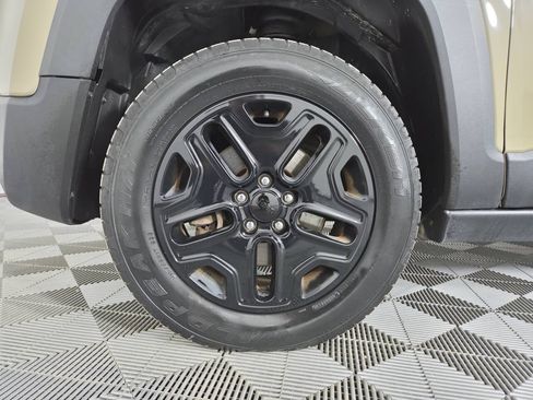 Used 2017 Jeep Renegade Trailhawk AWD/4WD image 12