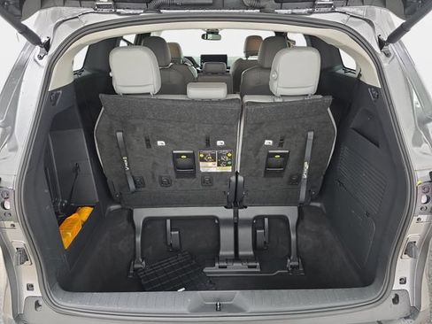 Certified 2026 Toyota Sienna XLE FWD image 32